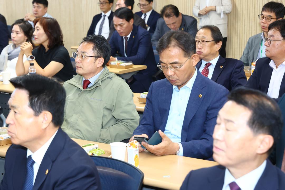 '제22회 강원의정아카데미(소통의 달인 되는법, 맛있는 소통이란)' 게시글의 사진(8) '2025-10-13 제22회 강원의정아카데미 (8).jpg'