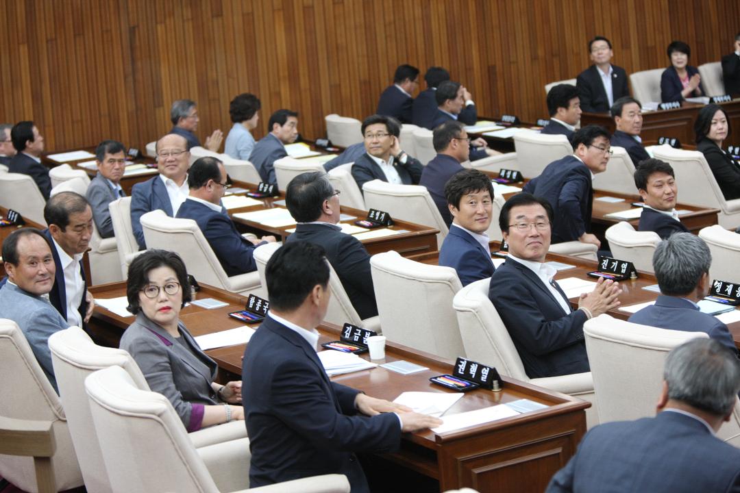 '제246회 제3차 본회의' 게시글의 사진(32) '2015-06-18 제246회 제3차 본회의 (32).jpg'
