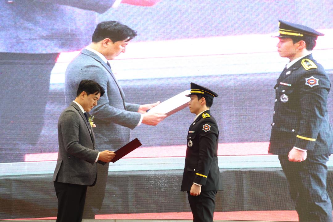 '제42기 소방사반 졸업 및 임명식' 게시글의 사진(12) '2026-01-23 제42기 소방사반 졸업 및 임명식 (11).jpg'