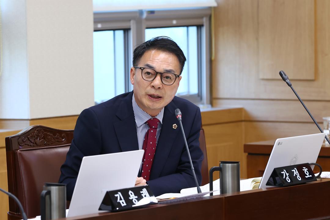 '2025년도 의회운영위원회 행정사무감사(의회사무처)' 게시글의 사진(71) '2025-11-05 2025년도 의회운영위원회 행정사무감사(의회사무처) (71).jpg'