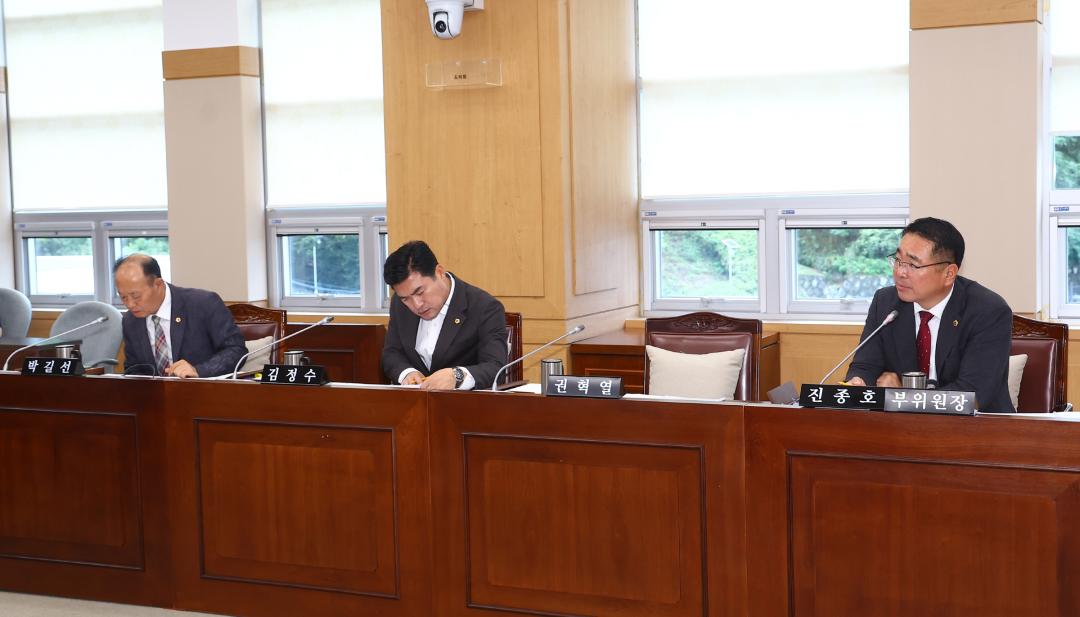 '제341회 제1차 농림수산위원회' 게시글의 사진(5) '2025-10-14 제341회 제1차 농림수산위원회 (5).jpg'