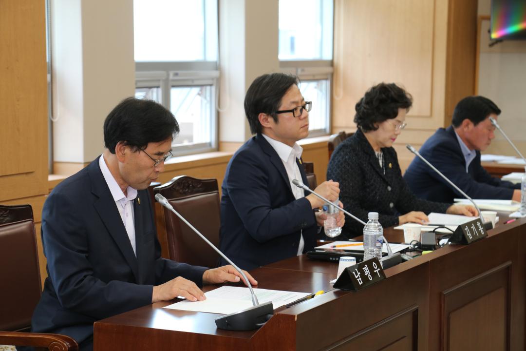 '제264회 제1차 농림수산위원회' 게시글의 사진(1) '2017-05-16 제264회 제1차 농림수산위원회 (1).JPG'