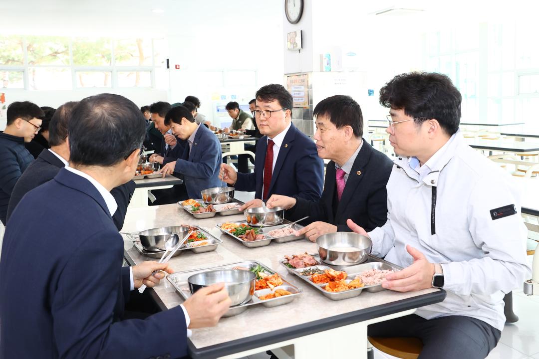 '제335회 교육위원회 학교현장 방문' 게시글의 사진(10) '2025-03-06 제335회 교육위원회 학교현장 방문 (10).jpg'