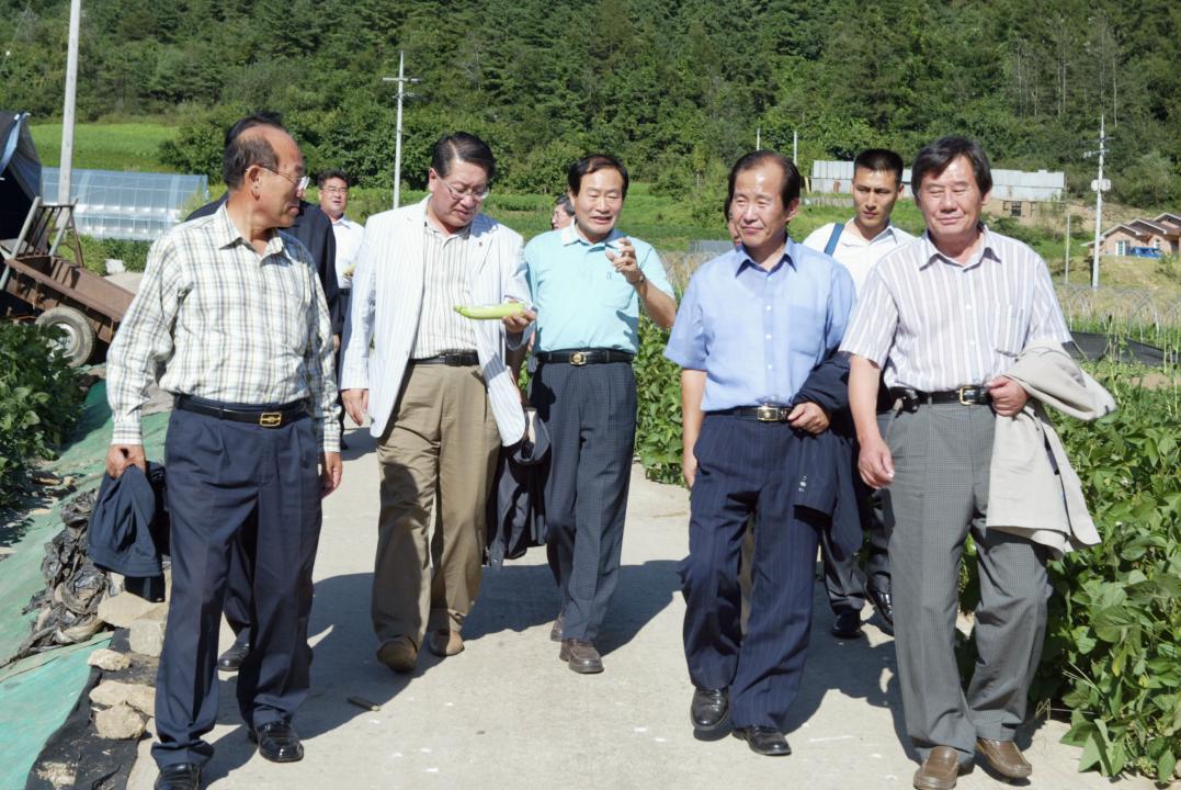 '사방댐 시설 및 친환경 농업경영 현지시찰' 게시글의 사진(13) '2006-09-07 사방댐 시설 및 친환경 농업경영 현지시찰 (13).JPG'