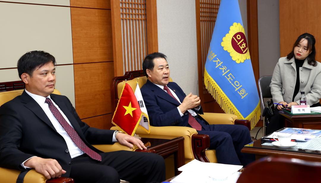 '베트남 디엔비엔성 대표단 강원특별자치도의회 내방' 게시글의 사진(28) '2025-12-30 베트남 디엔비엔성 대표단 강원특별자치도의회 내방 (29).jpg'