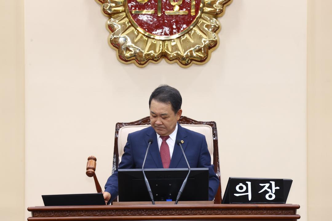 '제337회 제2차 본회의' 게시글의 사진(7) '2025-05-21 제337회 제2차 본회의 (7) 회의진행 김시성의장.jpg'