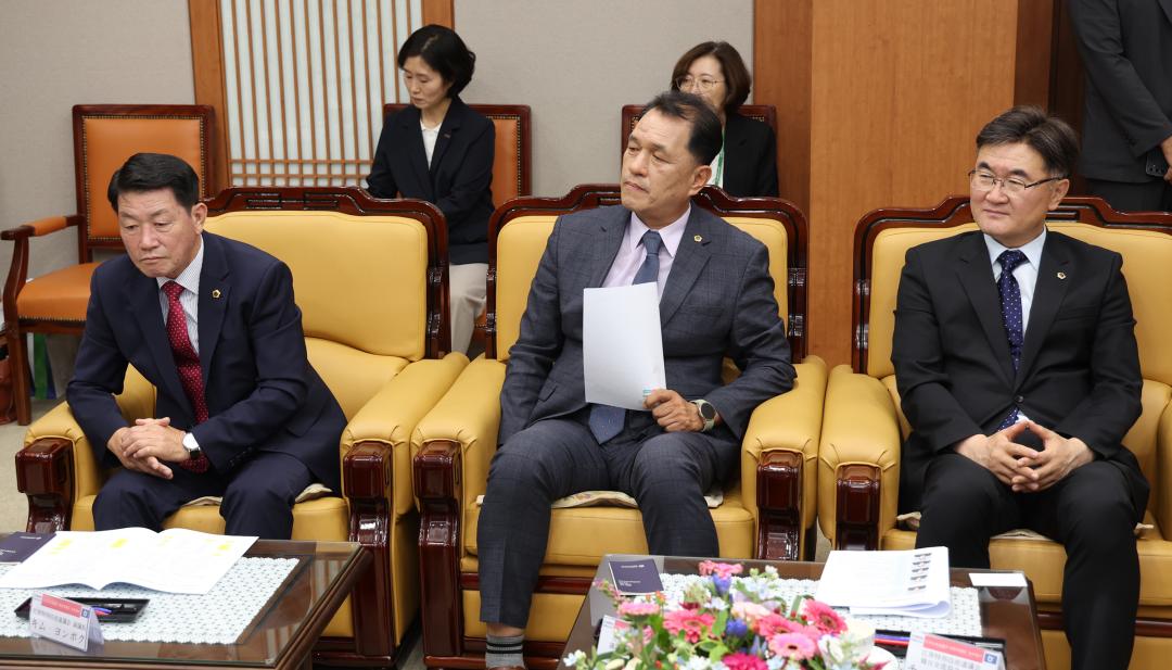 '일본 돗토리현의회 대표단 강원특별자치도의회  방문' 게시글의 사진(29) '2024-07-15 일본 돗토리현의회 대표단 방문 (26).jpg'