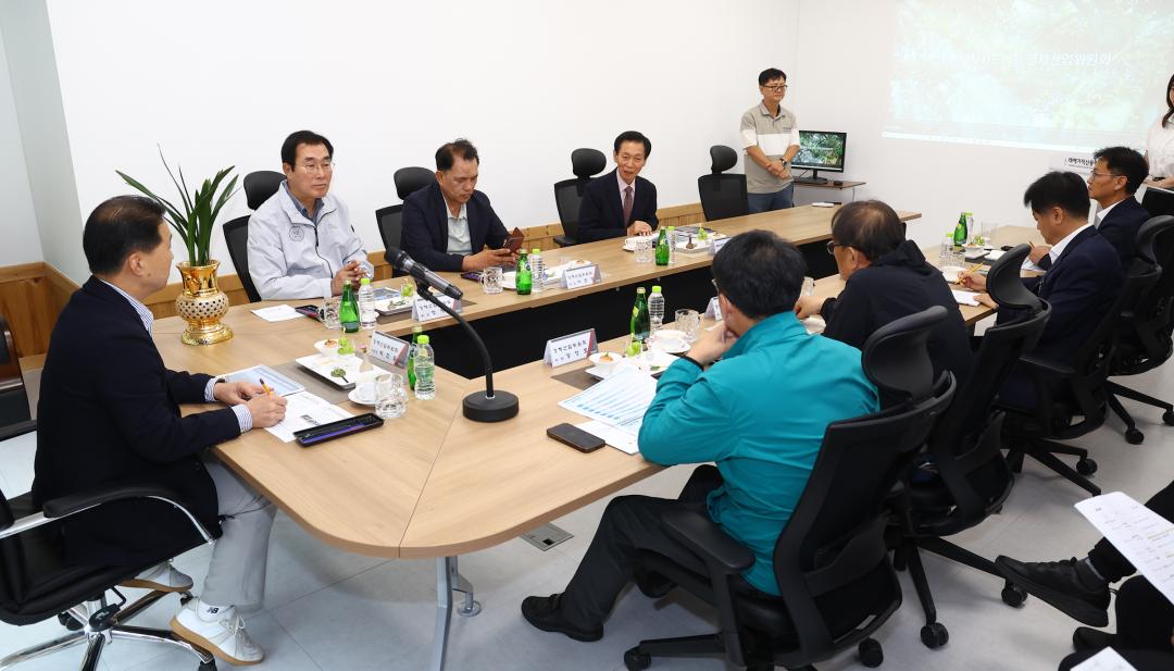 '제339회 경제산업위원회 현지시찰' 게시글의 사진(8) '2025-07-14 제339회 경제산업위원회 현지시찰(태백가덕산 풍력발전) (7).jpg'