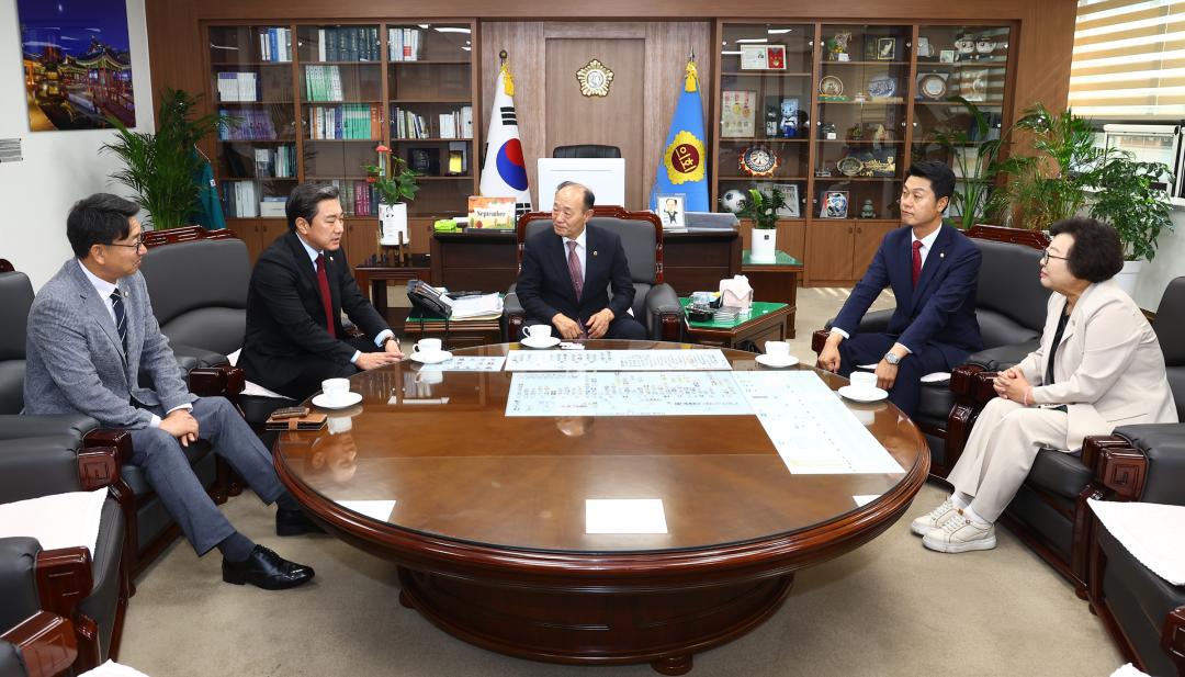 '강원특별자치도의회 방문(제10대 강원시군의장협의회 임원)' 게시글의 사진(2) '2026-09-30 강원특별자치도의회 방문(제10대 강원시군의장협의회 임원) (1).jpg'