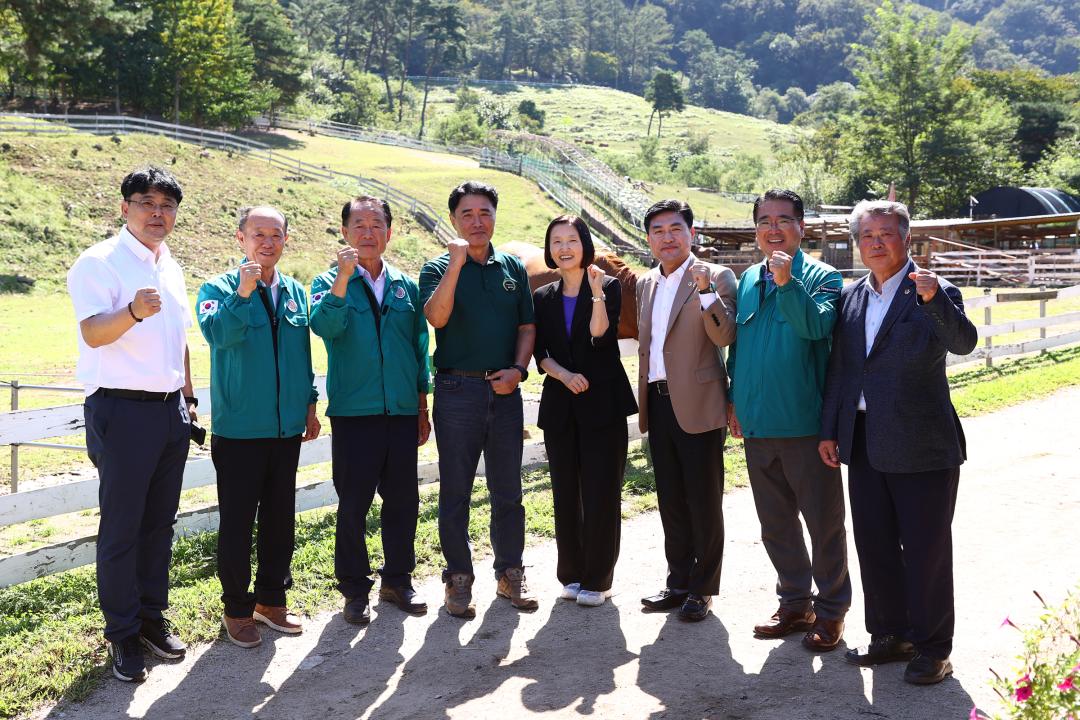 '제340회 농림수산위원회 현지시찰' 게시글의 사진(46) '2025-09-11 제340회 농림수산위원회 현지시찰(농업기술원,해피초원목장) (63).jpg'