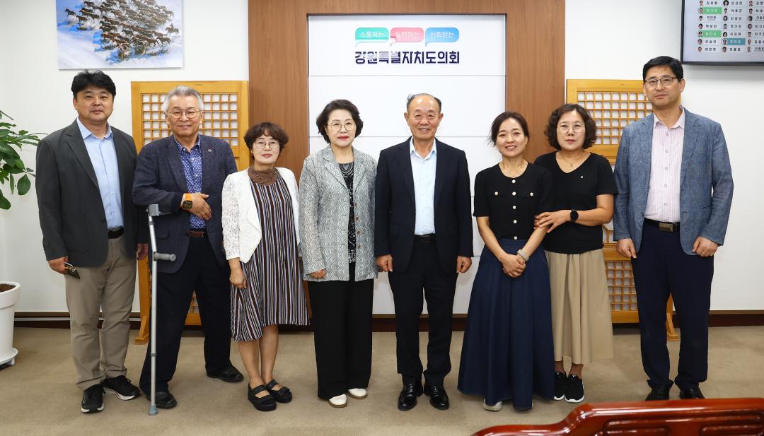 '강원특별자치도의회 방문(김유정 문학 보전회)' 게시글의 사진(3) '2026-08-24 강원특별자치도의회방문(김유정 문학 보전회) (2).jpg'