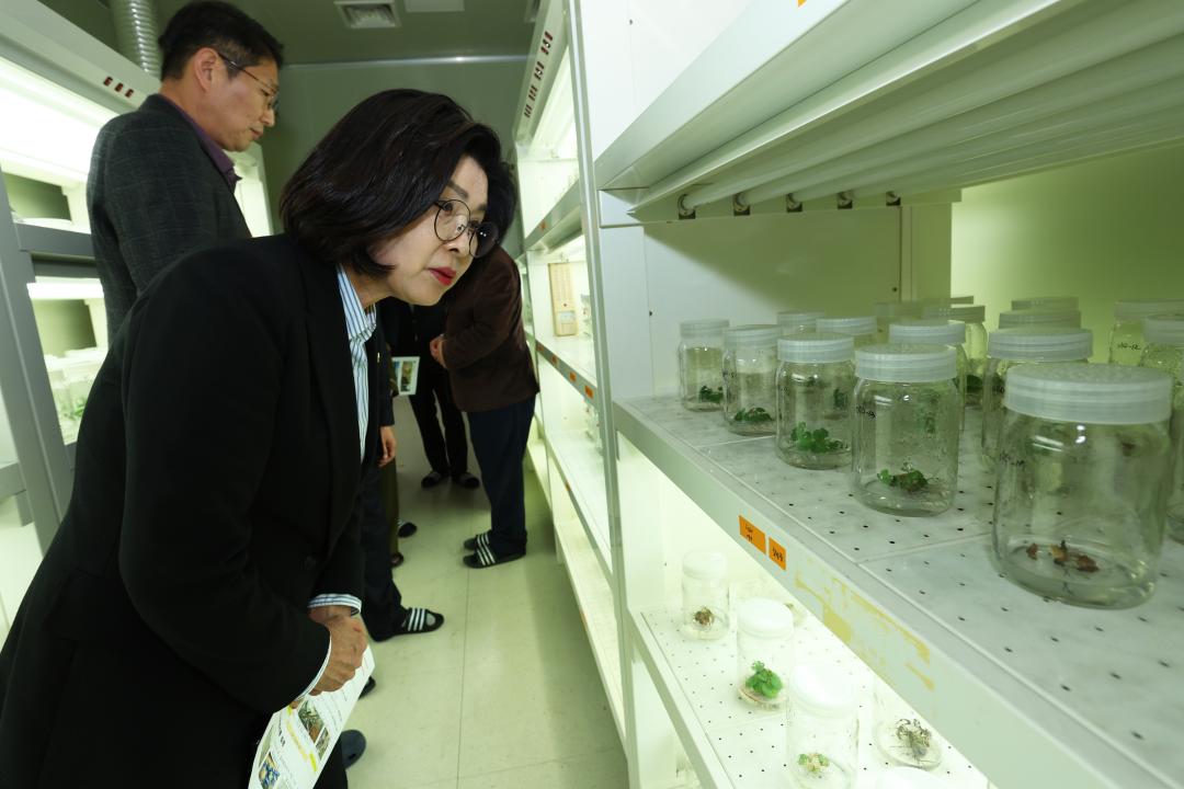 '제333회 농림수산위원회 현지시찰(산림과학연구원)' 게시글의 사진(31) '2024-11-14 제333회 농림수산위원회 현지시찰(산림과학연구원) (32).jpg'