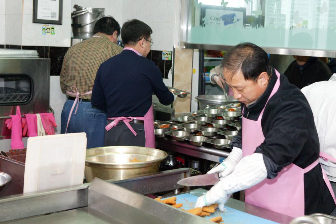 '민생현장 무료급식소 봉사활동' 게시글의 사진(24) '2009-02-19 민생현장 무료급식소 봉사활동 (24).jpg'