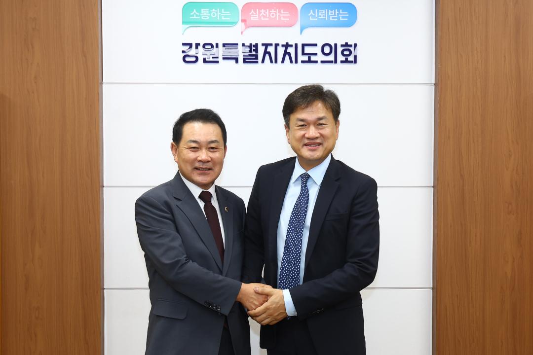 '강원특별자치도의회 방문(신임 강원경찰청장 )' 게시글의 사진(9) '2025-09-30 신임 강원경찰청장 방문 (9).jpg'