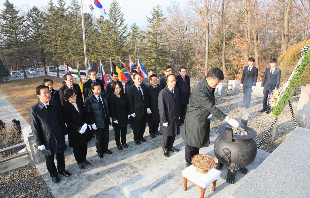 '신년 충열탑 참배' 게시글의 사진(4) '2016-01-04 신년 충열탑 참배 (4).JPG'