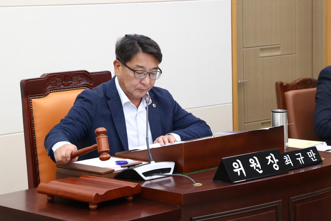 '2025년도 안전건설위원회 행정사무감사(건설교통국)' 게시글의 사진(4) '2025-11-07 2025년도 안전건설위원회 행정사무감사(건설교통국) (2).jpg'