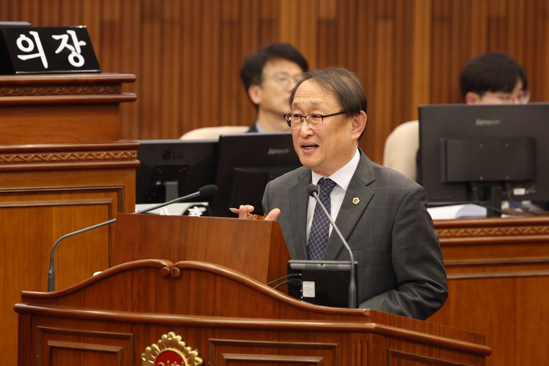 '제335회 제2차 본회의(제1차 도정 및 교육행정에 관한 질문)' 게시글의 사진(128) '2025-03-11 제335회 제2차 본회의(제1차 도정 및 교육행정에 관한 질문) (128) 박관희 의원.jpg'