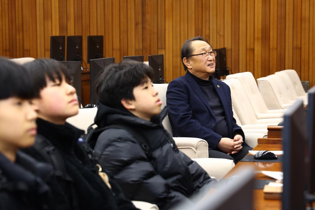 '강원특별자치도의회  견학(남춘천중학교)' 게시글의 사진(10) '2025-12-30 남춘천중학교 견학 (19).jpg'