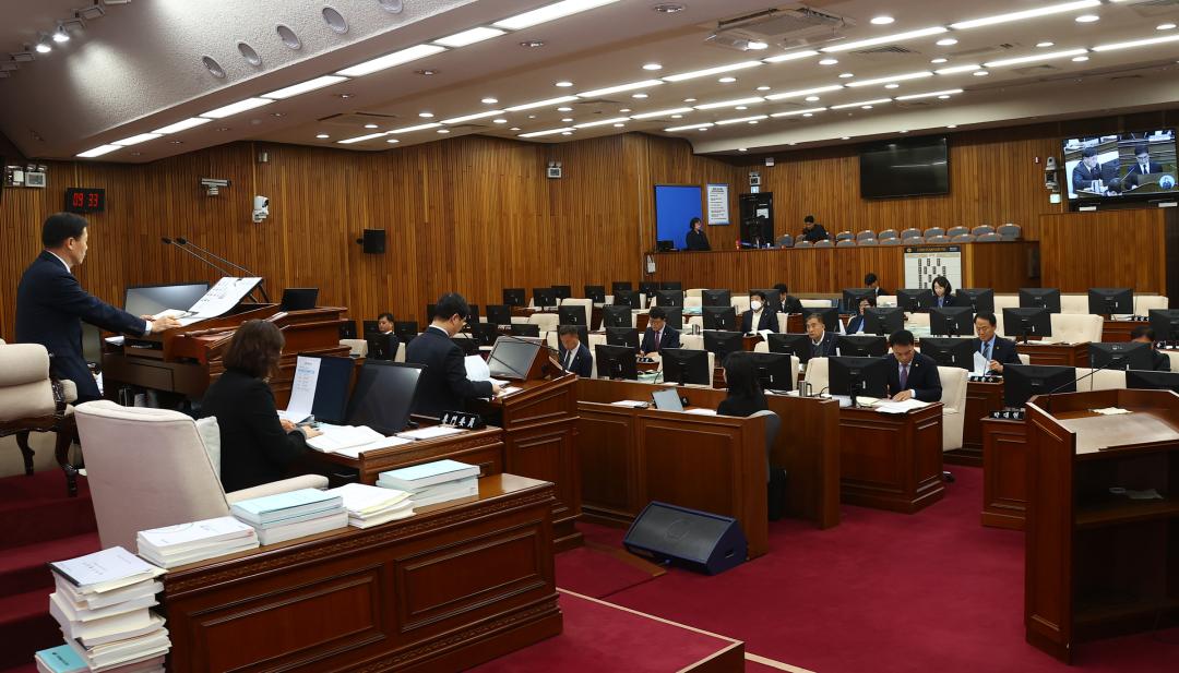 '제333회 제3차 예산결산특별위원회' 게시글의 사진(7) '2024-12-04 제333회 제3차 예산결산특별위원회 (7).jpg'