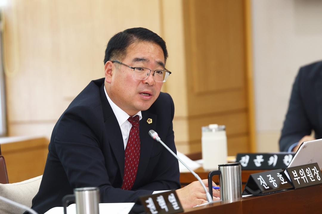 '2025년도 농림수산위원회 행정사무감사(산림환경국)' 게시글의 사진(35) '2025-11-07 2025년도 농림수산위원회 행정사무감사(산림환경국) (35).jpg'