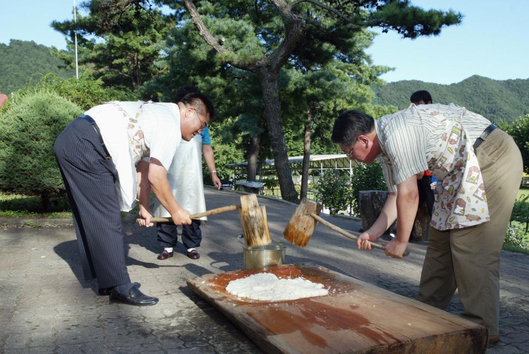 '사방댐 시설 및 친환경 농업경영 현지시찰' 게시글의 사진(28) '2006-09-07 사방댐 시설 및 친환경 농업경영 현지시찰 (28).JPG'