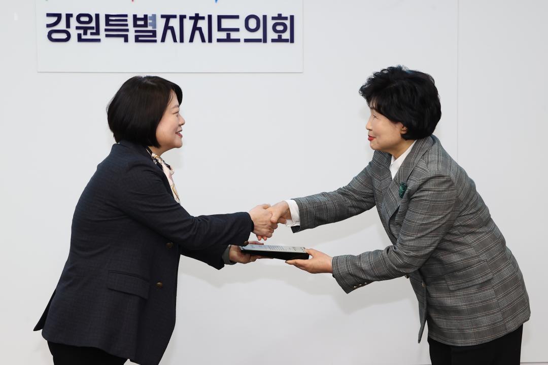 '고령 사회를 이롭게 하는 강원 여성 2026년 정기총회' 게시글의 사진(4) '2026-02-24 고령 사회를 이롭게 하는 강원 여성 2026년 정기총회 (14).jpg'