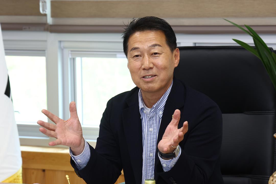 '제339회 경제산업위원회 현지시찰' 게시글의 사진(5) '2025-07-14 제339회 경제산업위원회 현지시찰(태백가덕산 풍력발전) (4).jpg'