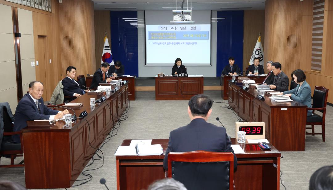 '제334회 제3차 농림수산위원회' 게시글의 사진(11) '2025-02-07 제334회 제3차 농림수산위원회 (9).jpg'