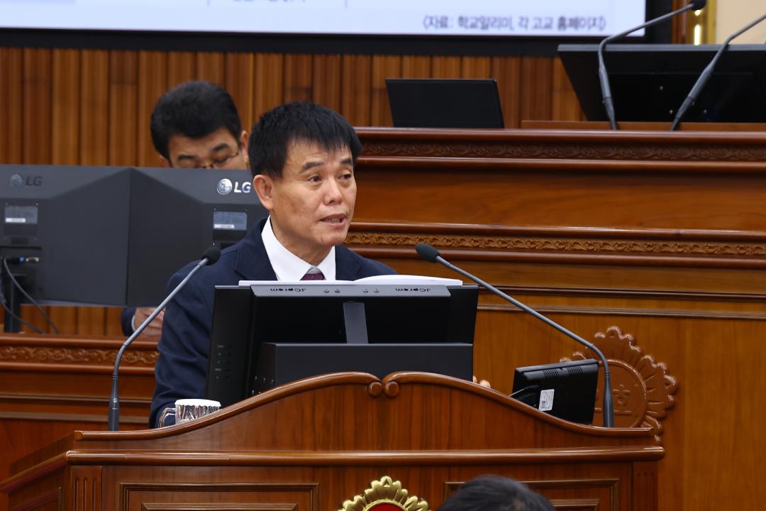 '제344회 제2차 본회의(2026년도 제1회 도정 및 교육행정에 관한 질문)' 게시글의 사진(32) '2026-04-02 제344회 제2차본회의(2026년도 제1회 도정 및 교육행정에 관한 질문) (32) 이영욱 의원.jpg'