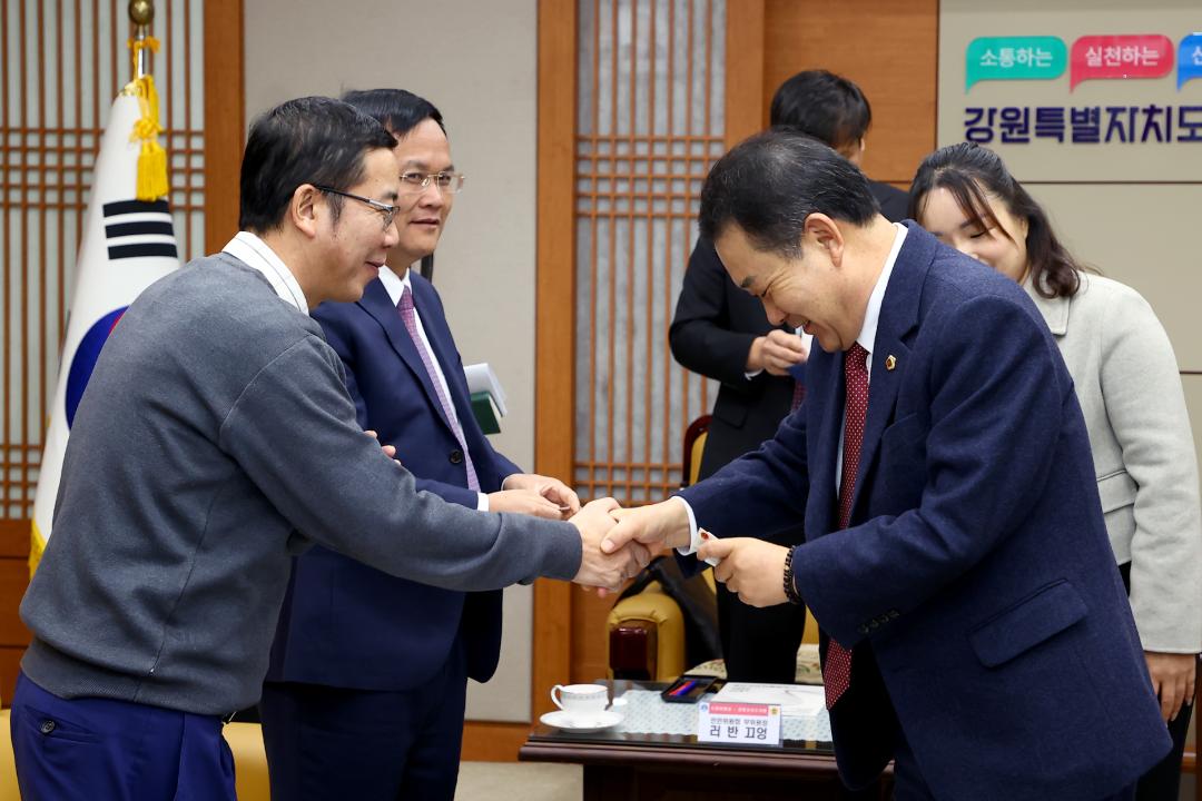 '베트남 디엔비엔성 대표단 강원특별자치도의회 내방' 게시글의 사진(6) '2025-12-30 베트남 디엔비엔성 대표단 강원특별자치도의회 내방 (6).jpg'