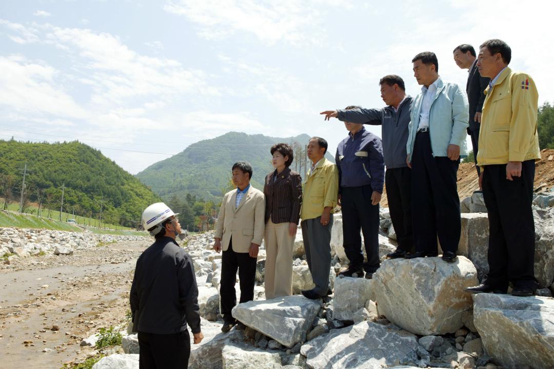 '평창 진부 호명지구 수해복구 현지확인' 게시글의 사진(5) '2008-06-20 평창 진부 호명지구 수해복구 현지확인 (5).jpg'