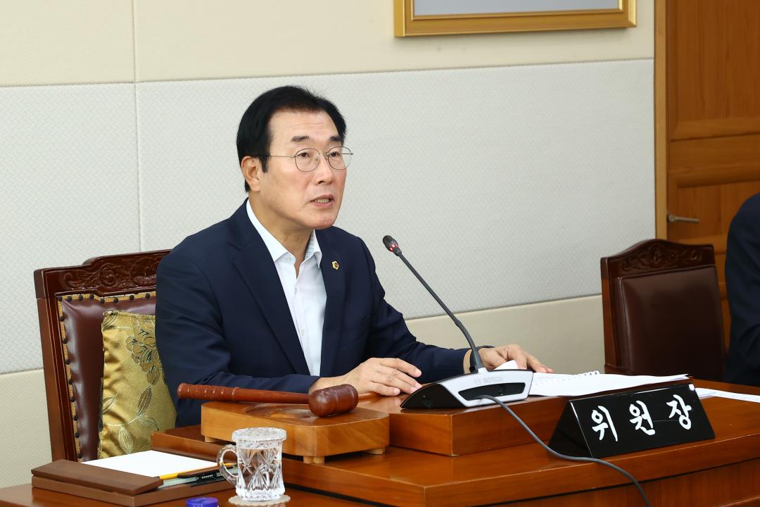 '제339회 제1차 강원연구원장 인사청문특별위원회' 게시글의 사진(8) '2025-07-08 제339회 제1차 강원연구원장 인사청문특별위원회 (7).jpg'