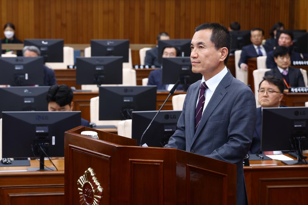 '제344회 제2차 본회의(2026년도 제1회 도정 및 교육행정에 관한 질문)' 게시글의 사진(73) '2026-04-02 제344회 제2차본회의(2026년도 제1회 도정 및 교육행정에 관한 질문) (73) 김진태 도지사.jpg'