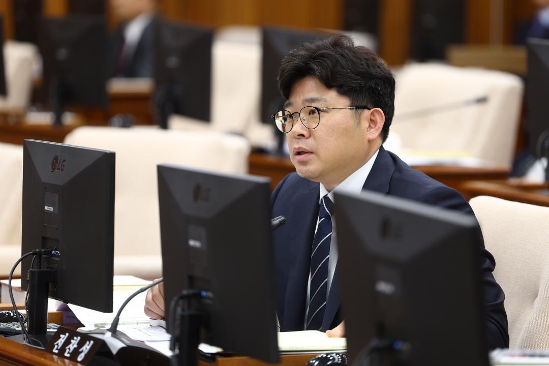 '제344회 제1차 예산결산특별위원회' 게시글의 사진(50) '2026-04-01 제344회 제1차 예산결산특별위원회 (55).jpg'