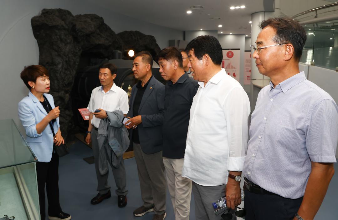 '폐광지역개발지원 특별위원회 현지시찰' 게시글의 사진(4) '2025-08-18 폐광지역개발지원 특별위원회 현지시찰(문경석탄박물관) (3).jpg'
