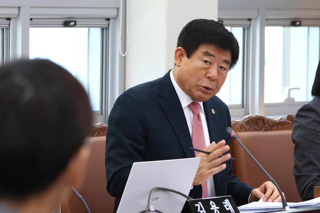 '2025년도 안전건설위원회 행정사무감사(건설교통국)' 게시글의 사진(29) '2025-11-07 2025년도 안전건설위원회 행정사무감사(건설교통국) (29).jpg'