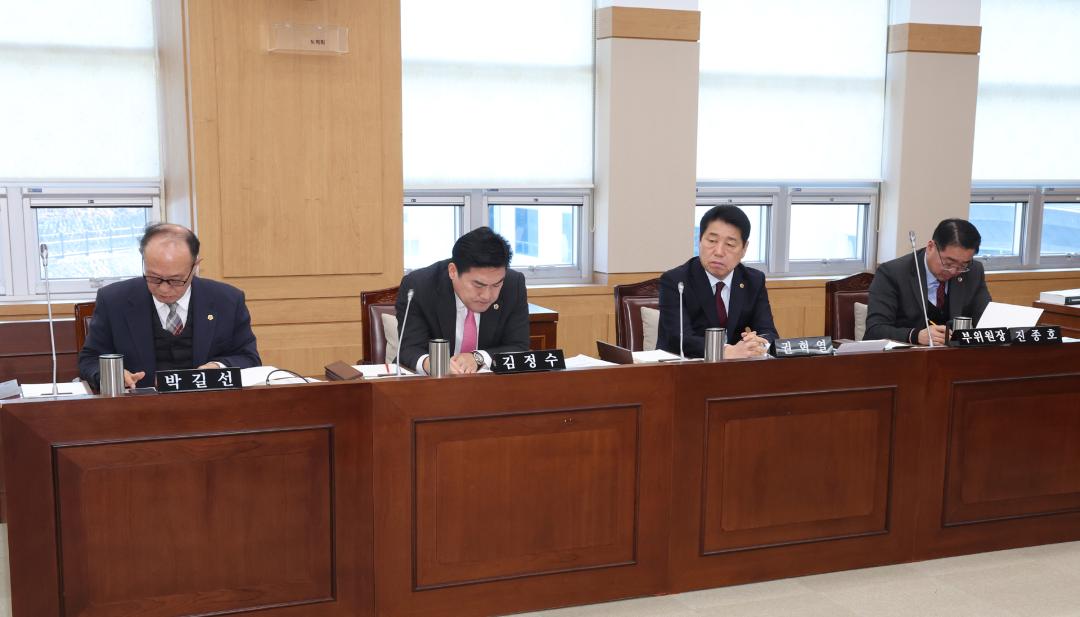 '제334회 제1차 농림수산위원회' 게시글의 사진(14) '2025-02-05 제334회 제1차 농림수산위원회 (12).jpg'