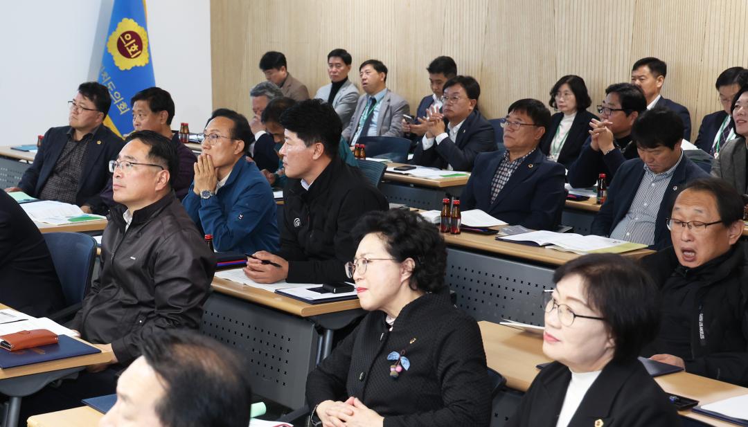 '2025년 상반기 강원특별자치도의회 의정역량강화교육' 게시글의 사진(27) '2025-04-14 2025년 상반기 강원특별자치도의회 의정역량강화교육 (27).jpg'