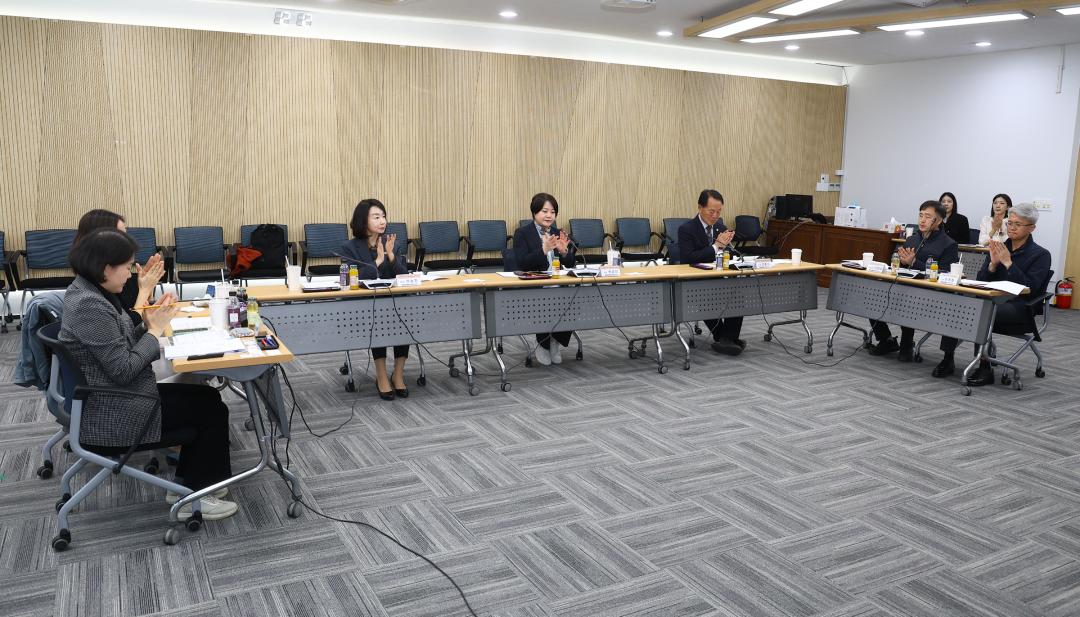 '강원특별자치도의회 고령친화도시연구회 연구용역 중간보고회' 게시글의 사진(7) '2026-04-03 고령친화도시연구회 연구용역 중간보고회 (7).jpg'