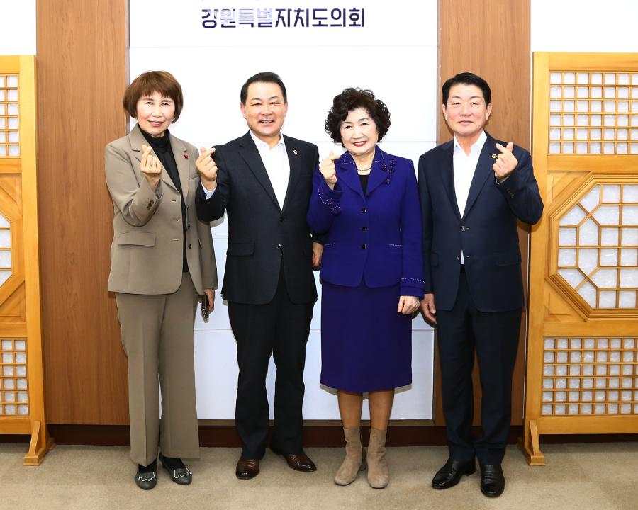 '강원특별자치도의회방문(강원특별자치도 여성단체협의회 원로회장)' 게시글의 사진(8) '2025-03-06 강원특별자치도의회방문(강원특별자치도 여성단체협의회 원로회장) (9).jpg'