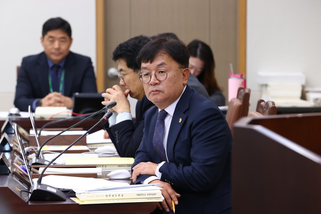 '2025년도 안전건설위원회 행정사무감사(건설교통국)' 게시글의 사진(47) '2025-11-07 2025년도 안전건설위원회 행정사무감사(건설교통국) (47).jpg'