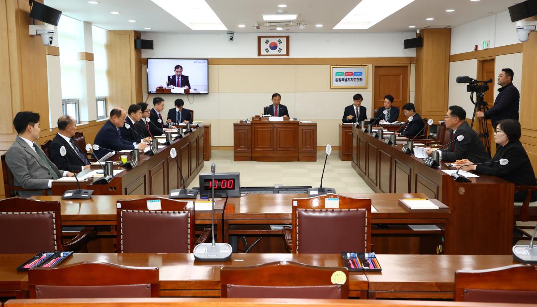 '제336회 제1차 강원특별자치도경제진흥원장 인사청문특별위원회' 게시글의 사진(1) '2025-04-15 제336회 제1차 강원특별자치도경제진흥원장 인사청문특별위원회 (20).jpg'