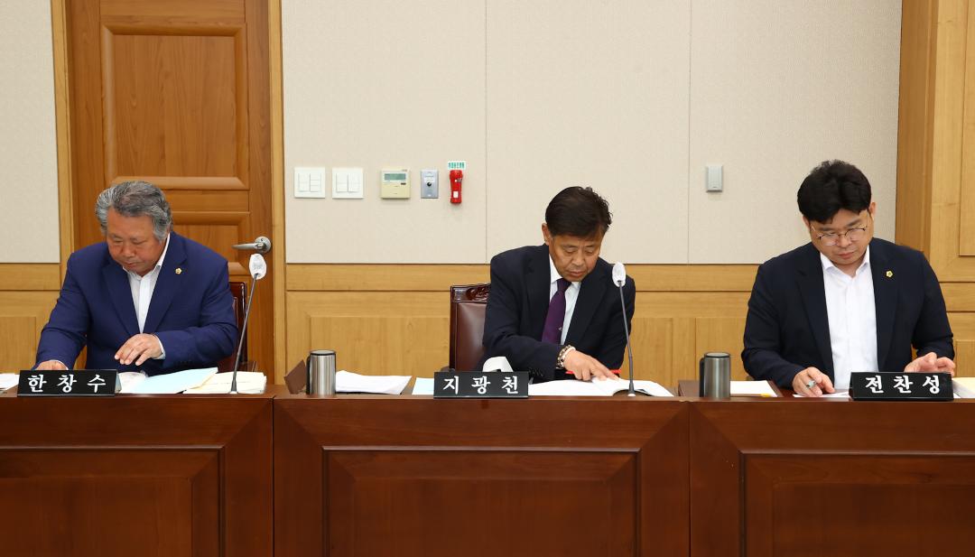 '제337회 제2차 강원문화재단 대표이사 인사청문특별위원회' 게시글의 사진(11) '2025-05-14 제337회 제2차 강원문화재단 대표이사 인사청문특별위원회 (10).jpg'