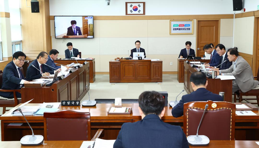 '제341회 제2차 경제산업위원회' 게시글의 사진(2) '2025-10-15 제341회 제2차 경제산업위원회 (2).jpg'