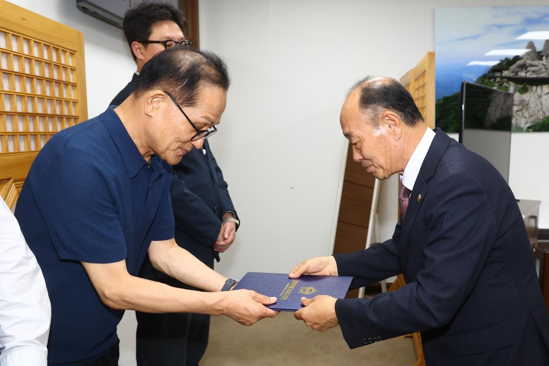 '강원특별자치도의회 의원 행동강령운영 자문위원회 위촉식' 게시글의 사진(10) '2026-07-28 강원특별자치도의회 의원 행동강령운영 자문위원회 위촉식 (11).jpg'