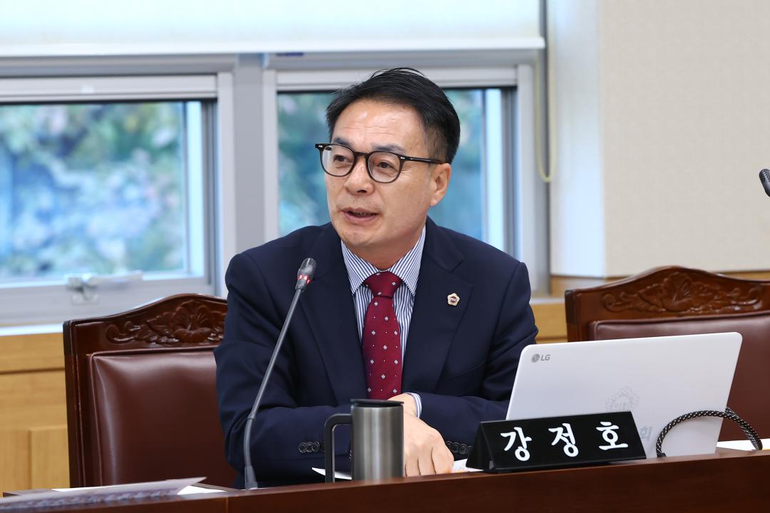 '2025년도 의회운영위원회 행정사무감사(의회사무처)' 게시글의 사진(68) '2025-11-05 2025년도 의회운영위원회 행정사무감사(의회사무처) (68).jpg'