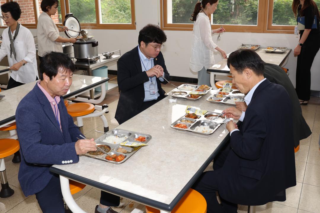 '교육위원회 급식 모니터링 현장확인' 게시글의 사진(6) '2024-07-09 교육위원회 급식 모니터링 현장확인 (7).jpg'