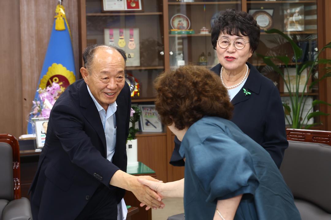'강원특별자치도의회 방문(원주시여성단체협의회)' 게시글의 사진(2) '2026-08-24 강원특별자치도의회방문(원주시여성단체협의회) (1).jpg'