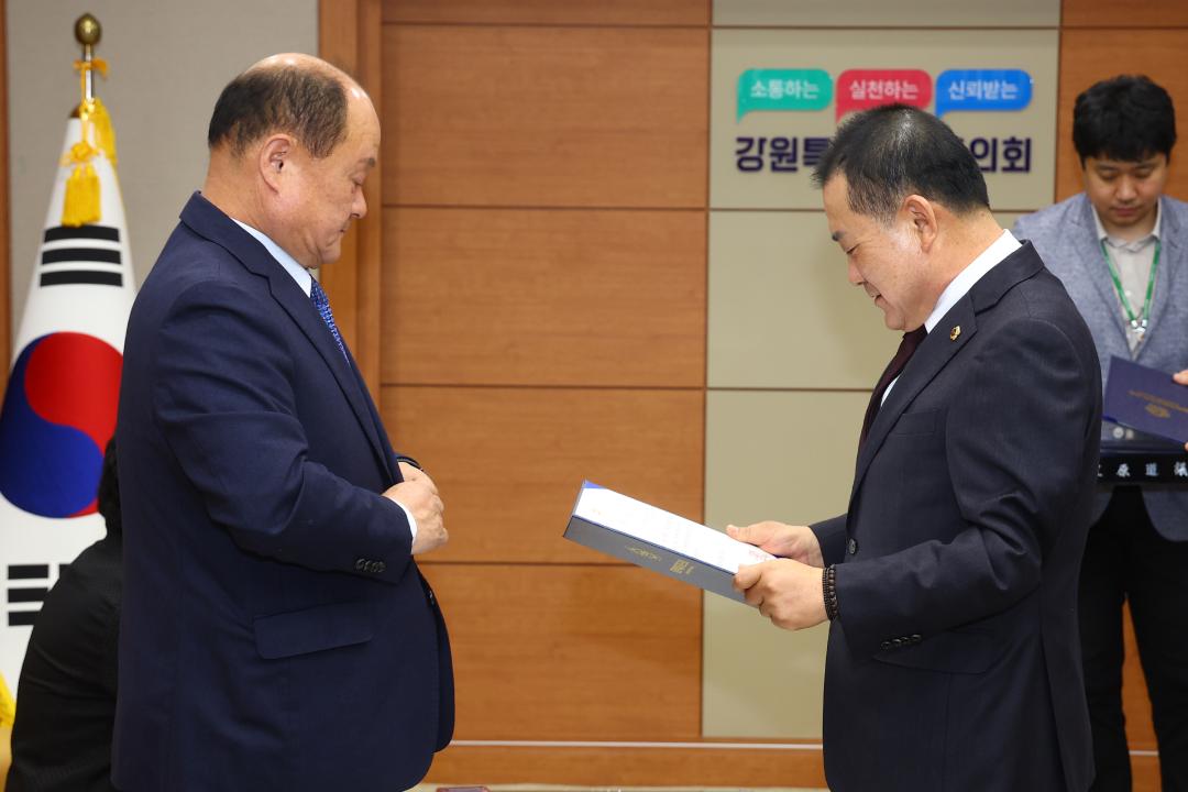 '2025회계연도 결산검사위원 위촉식 및 간담회' 게시글의 사진(14) '2026-04-16 2025회계연도 결산검사위원 위촉식 및 간담회 (14).jpg'