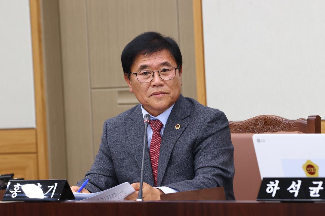 '2025년도 안전건설위원회 행정사무감사(건설교통국)' 게시글의 사진(71) '2025-11-07 2025년도 안전건설위원회 행정사무감사(건설교통국) (71).jpg'